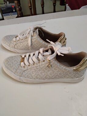 GBG Los Angeles Ggolani-R Women's Sneakers Tan White Gold Monogram Size 10